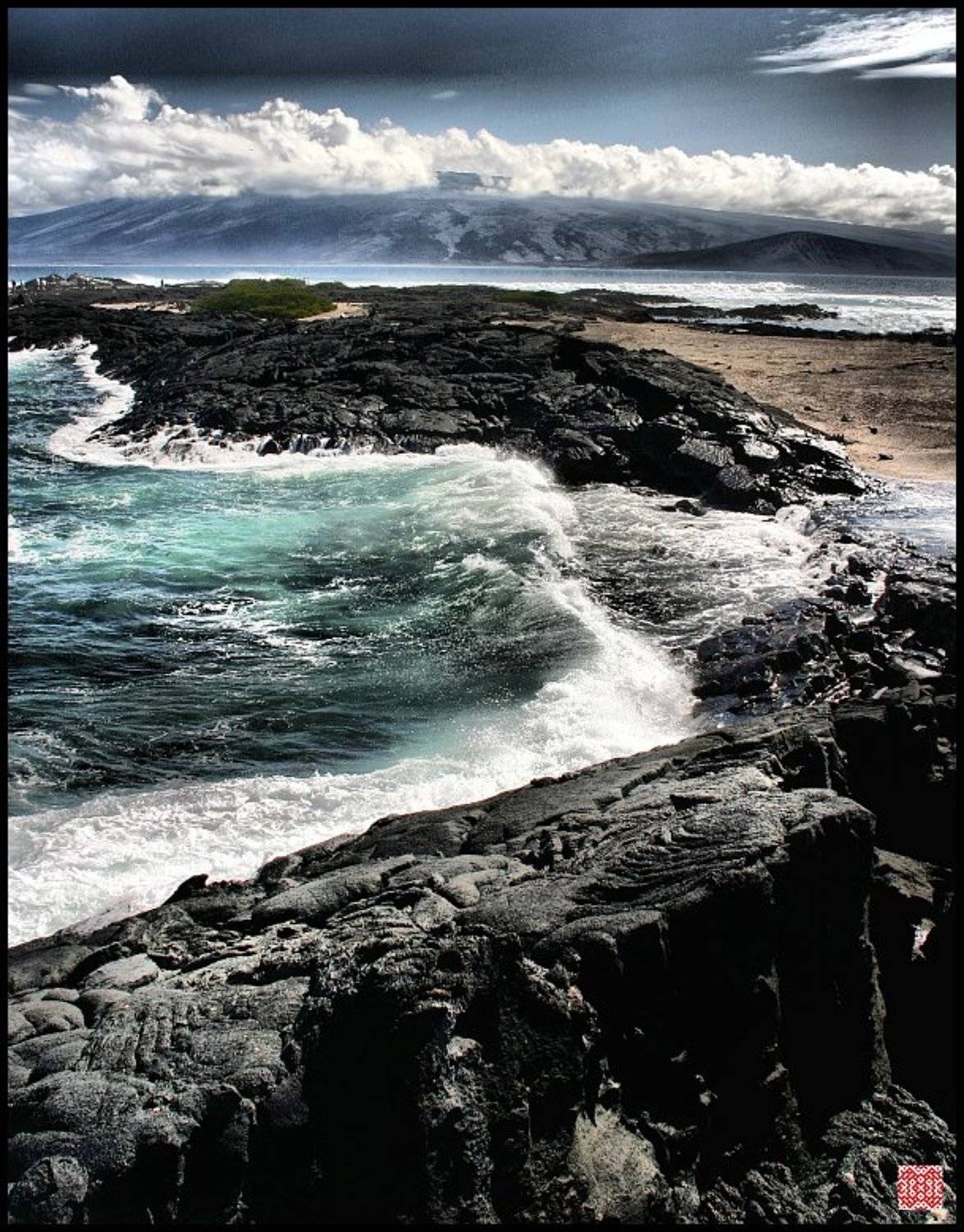 Плещут холодные волны. Автор: Cairns Galapagos, Cairns