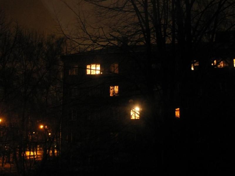 Окна дома напротивphoto preview