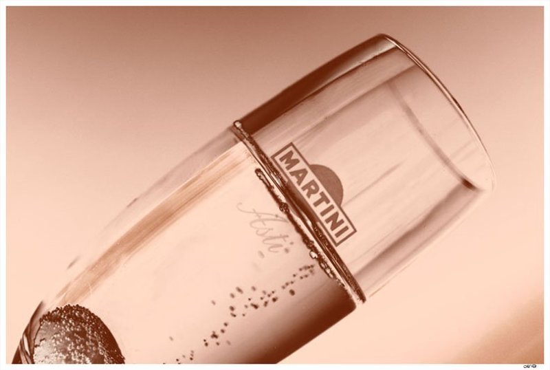 шампанское , пузырьки, реклама Шампанское- непременный атрибут Нового годаphoto preview