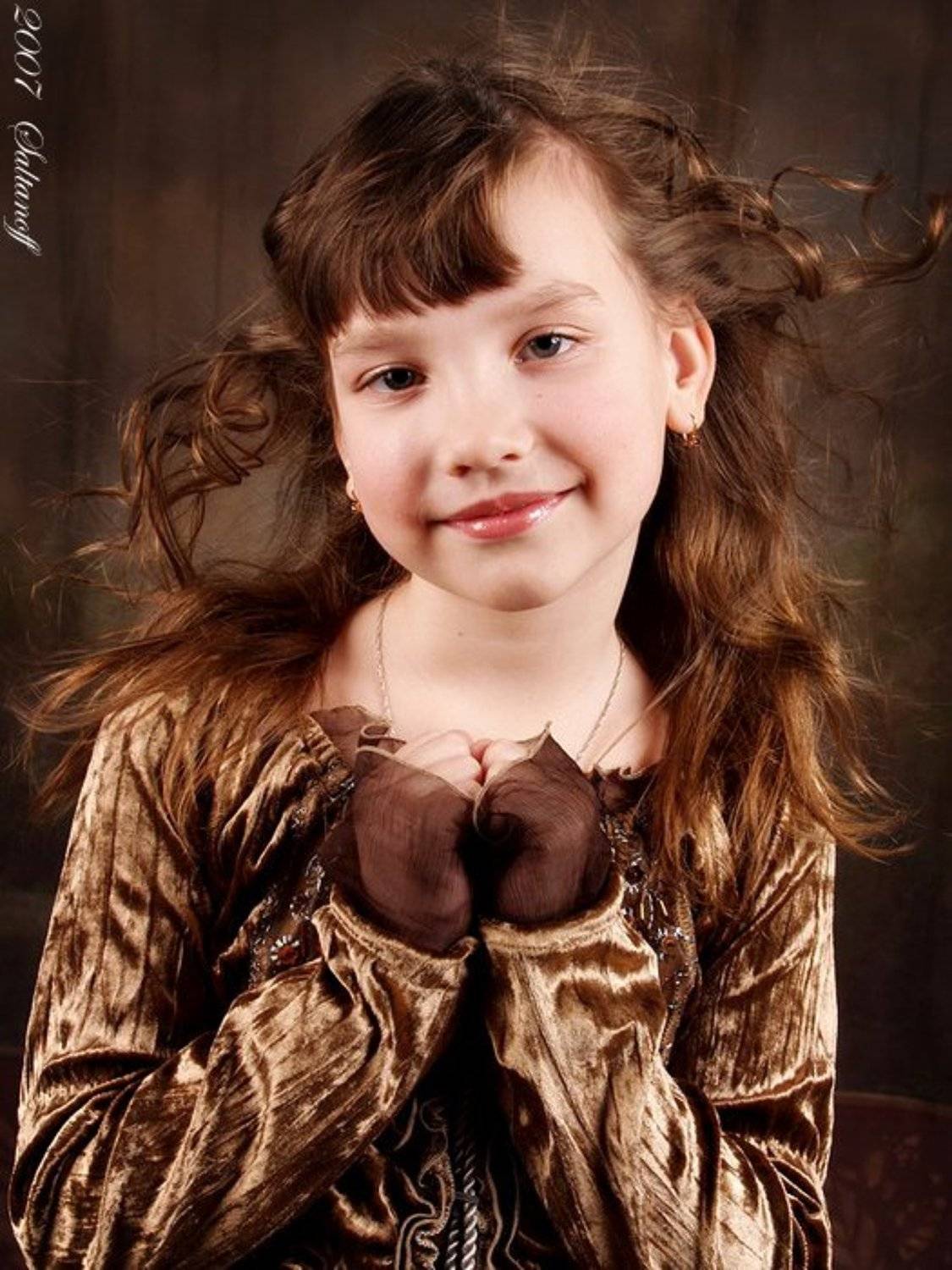 Карточка о маленькой девочке с распущенными волосами.. Автор: Антон Салтанов девочка, ребенок,, Антон Салтанов