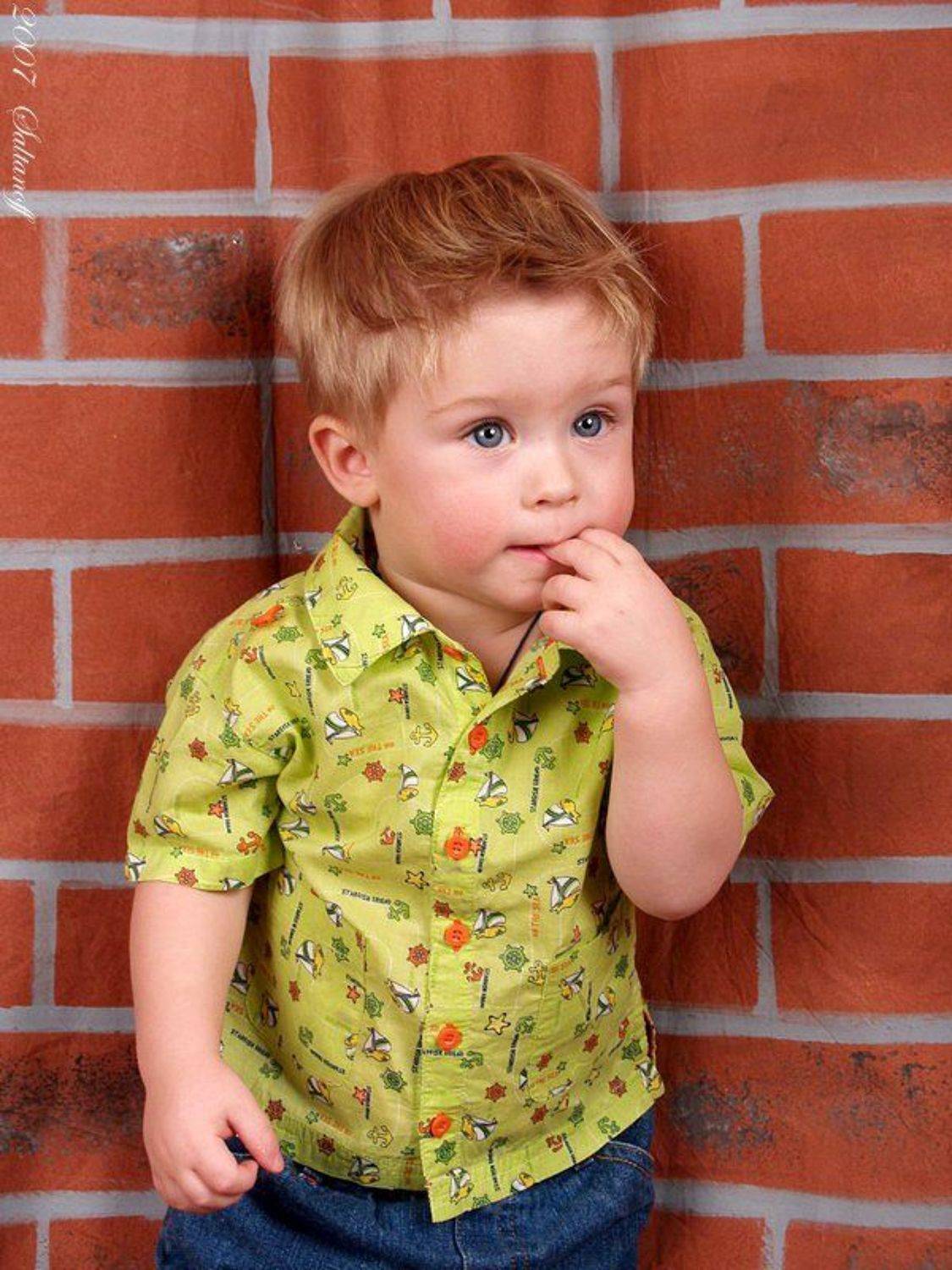 ...А как это у папы получается свистеть?..... Автор: Антон Салтанов малыш, ребенок, мальчик, смущение., Антон Салтанов