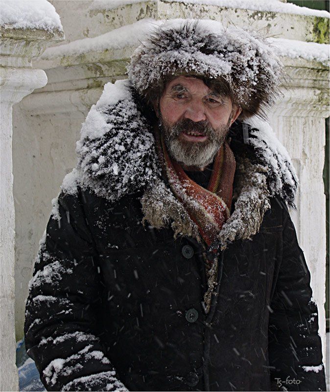 мужик, снег, подояние \