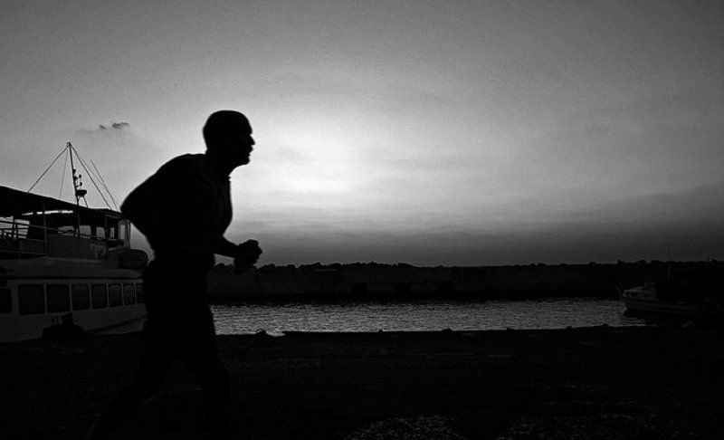 IgalSc, настроение, закат, чб Running on a Sunset фото превью