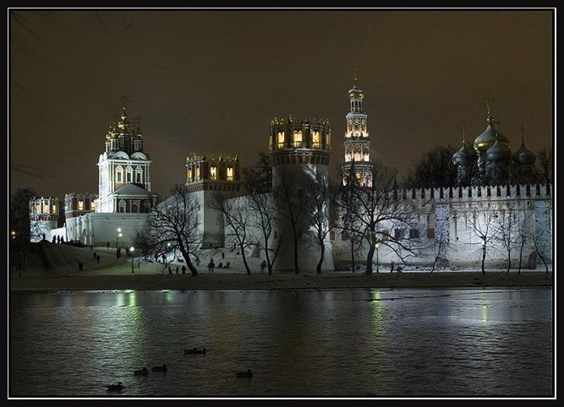 город ,монастырь У стен монастыряphoto preview