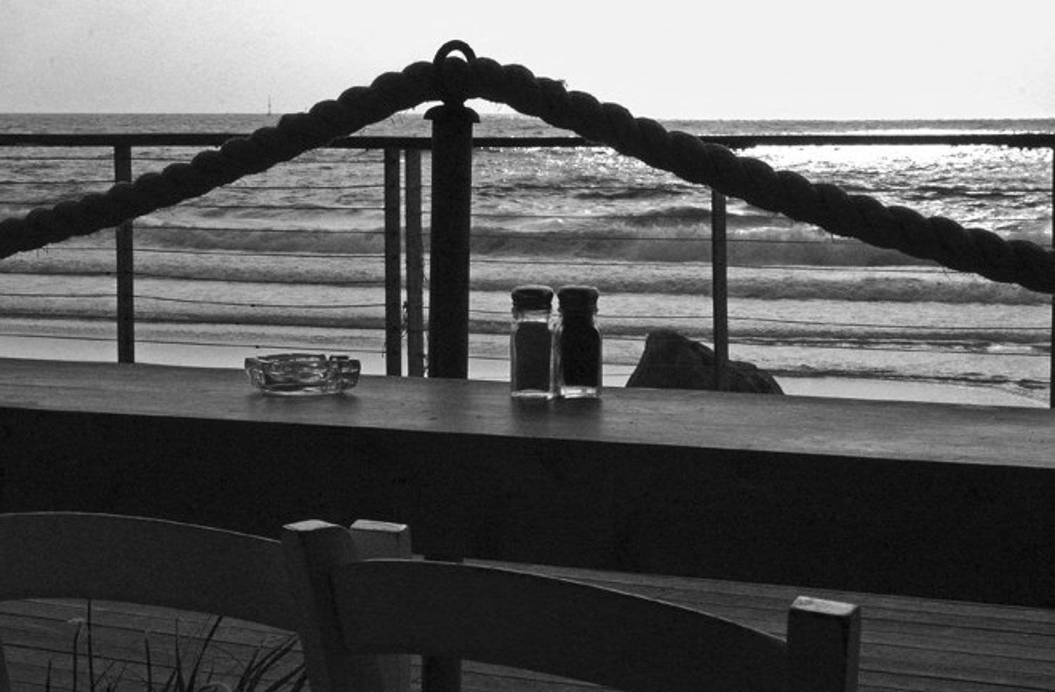 Salt, Pepper & Ashtray. Автор: IgalSc IgalSc, настроение, salt, pepper, закат, чб, IgalSc