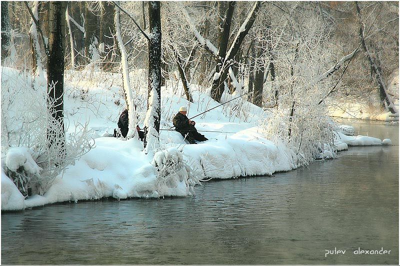 зима,2006,рыболов,речка,Москва,Тушино,мороз,солнце Ловись рыбка большая и маленькая..... фото превью