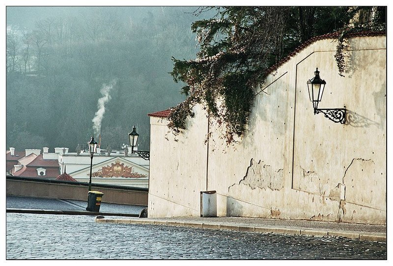 У старой стены...photo preview