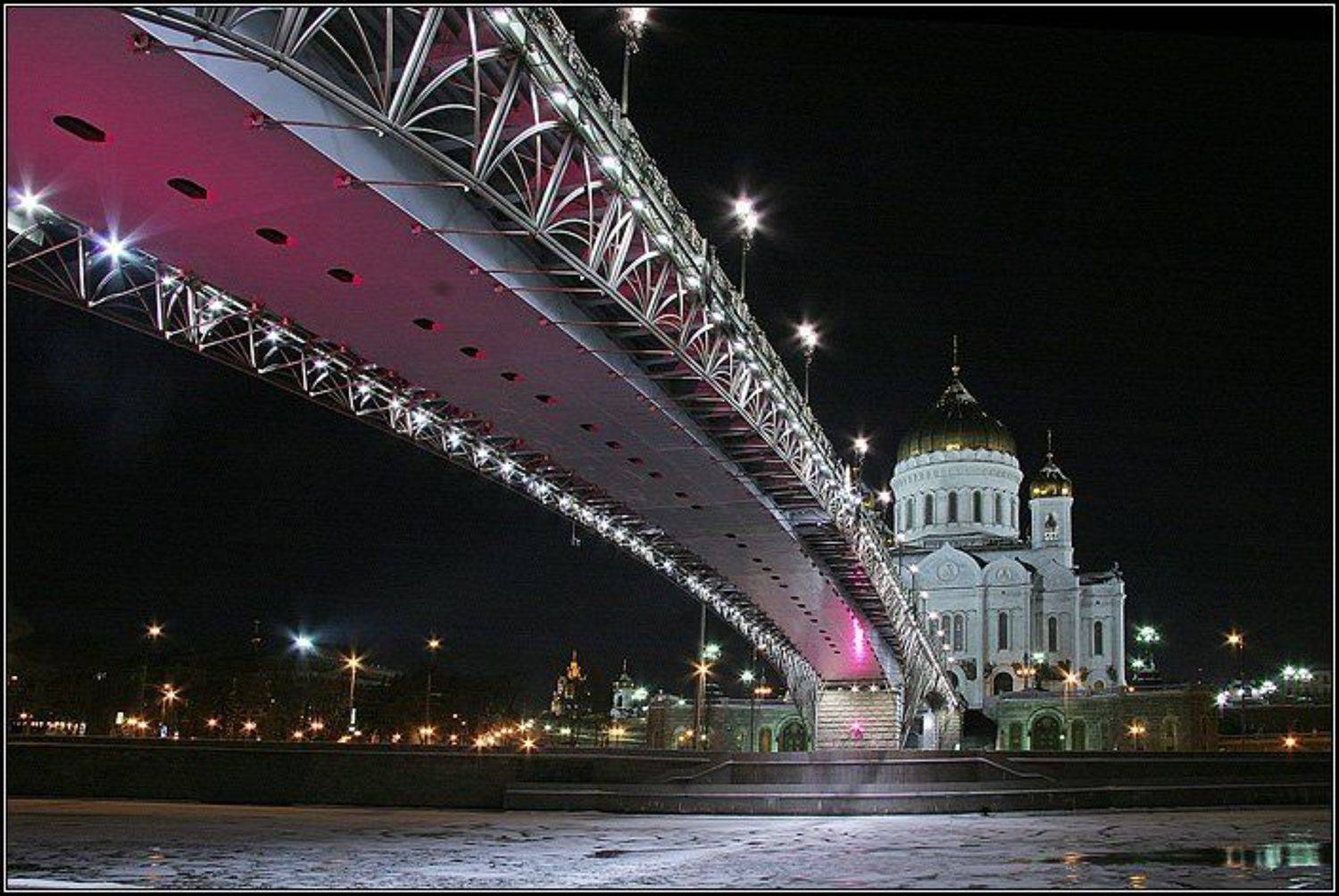 Мост к Храму. Автор: Дмитрий Шамин москва, город, храм, река, вода, лед, мост, опоры, свет, фонари, dyadyavasya, Дмитрий Шамин