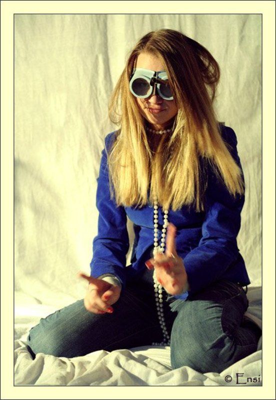 девушка Готовимся к полету..photo preview