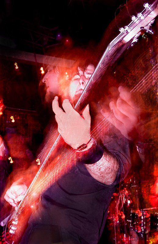 Engelka, Nikon, D70s, портрет, жанр, Deform, Ostrav, бас, музыка, гриф, работа, пальцы, гитарист, кураж, красный В огне музыки...photo preview