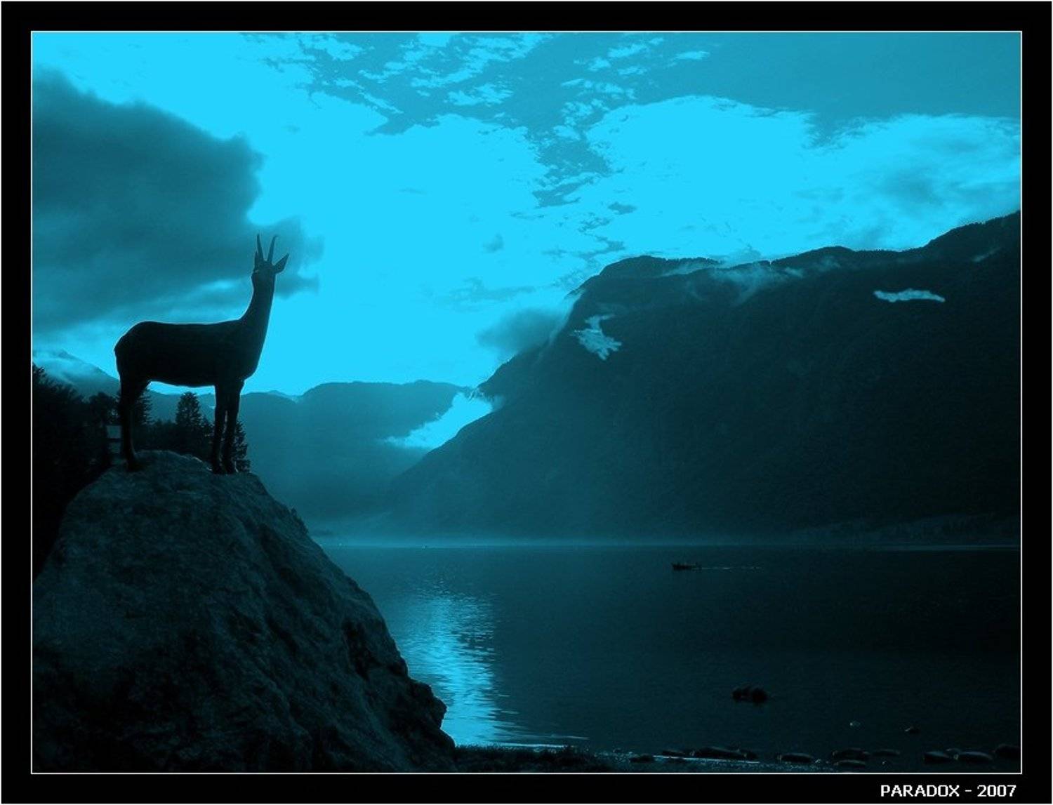 Словения Бохинь озеро вечер лодка PARADOX, PARADOX