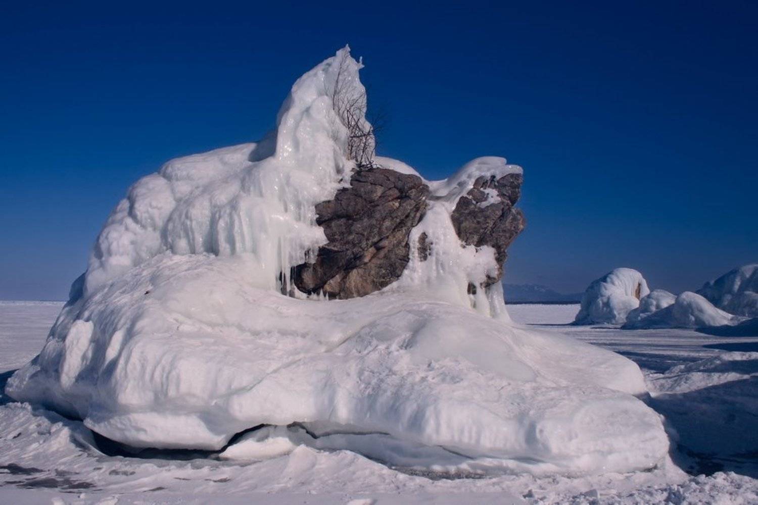 Зимние одежды - 2. Автор: Олег Шубаров Бурятия, Байкал, зима, лед, камни, Олег Шубаров