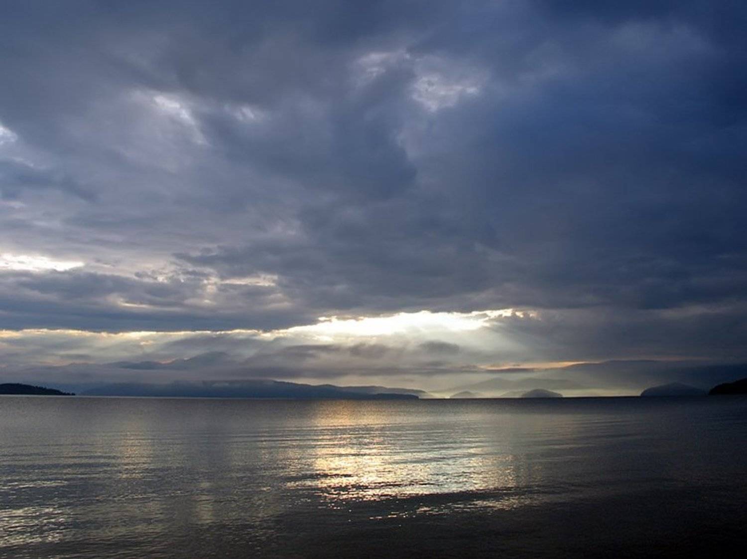 Просвет. Автор: Олег Шубаров Бурятия, Байкал, Чивыркуйский залив, Олег Шубаров