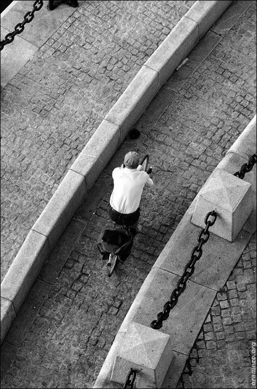 велосипедист, сверху, ч/б Велосипедистphoto preview