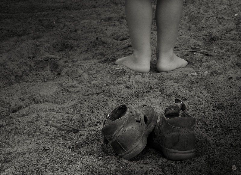 маленький, ангел, ребенок, не носят обувь, сандали, уходить, шаги, тихо Ангелы не носят обувьphoto preview