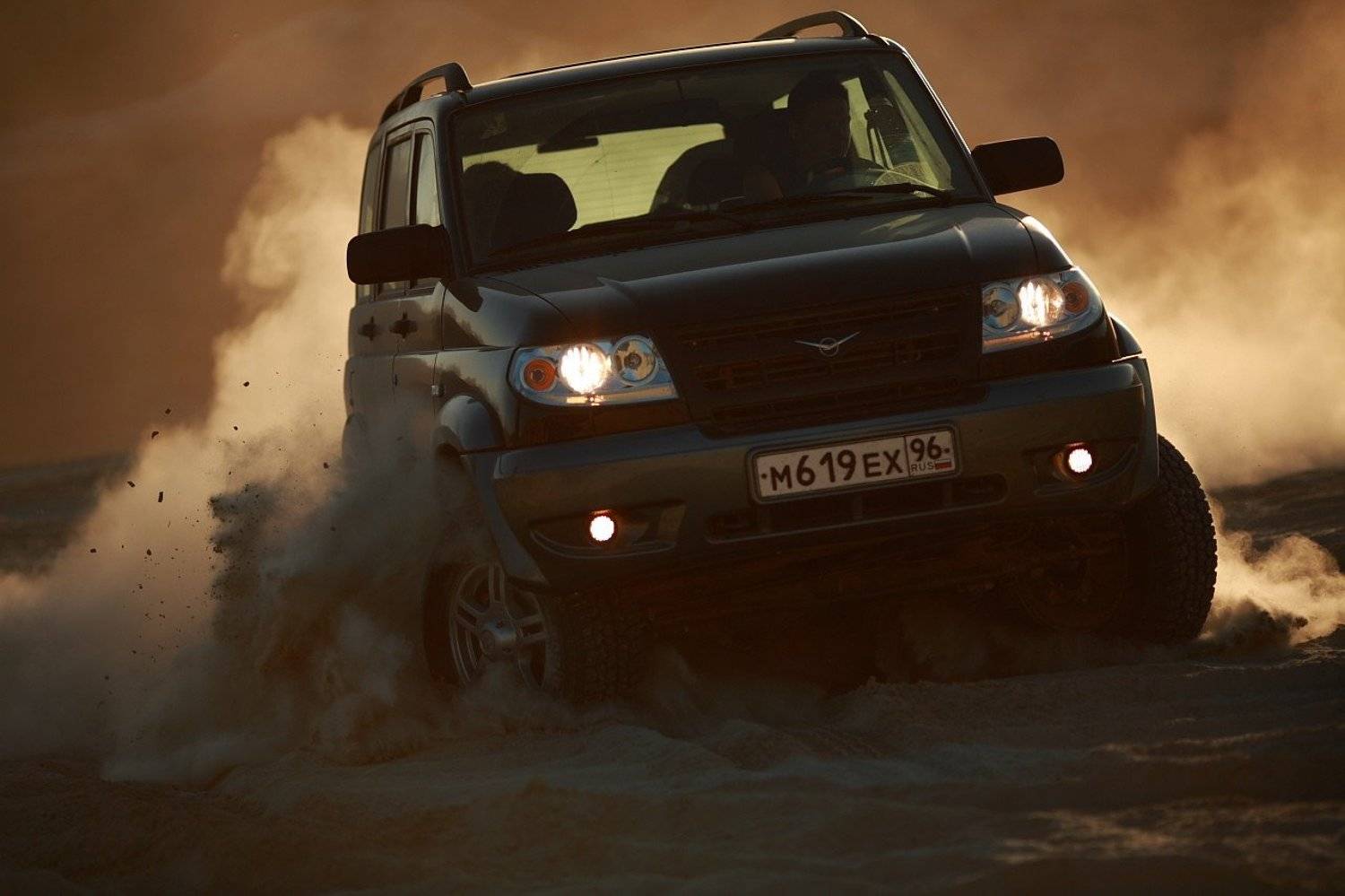 Агрессор. Автор: Eugene M Dudarev уаз патриот машина, Eugene M Dudarev