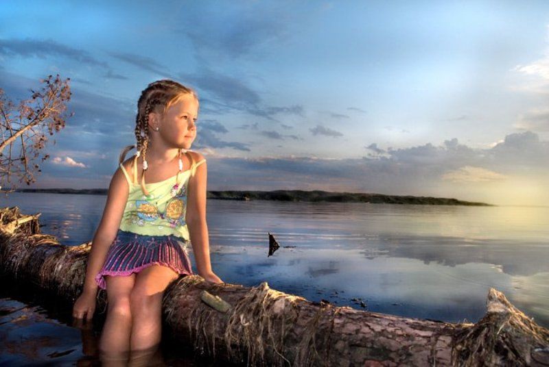 девочка маленькая портрет закат пейзаж дерево мягкий свет ф о т о г р а ф и яphoto preview