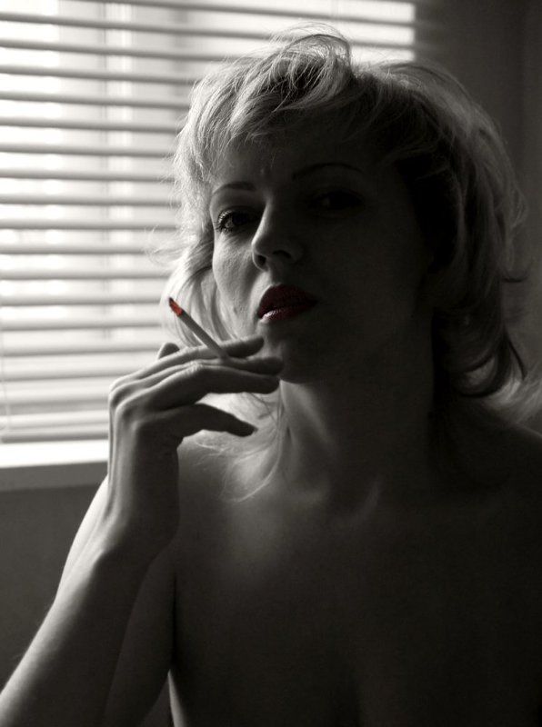 bw, девушка, сигарета photo preview