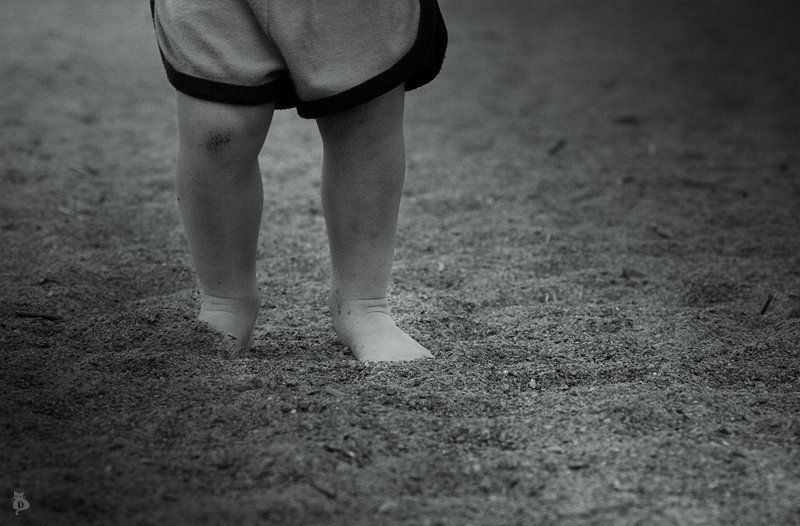 маленький ангел, устать, путь, разбитые колени Ангелы устают в пути и разбивают колениphoto preview