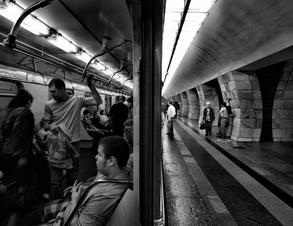 на грани.... Автор: voda метро,город,москва,подземка, voda
