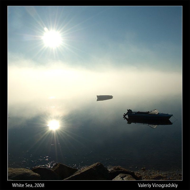 лодки, туман, вода, море, солнце Между небом и водой фото превью