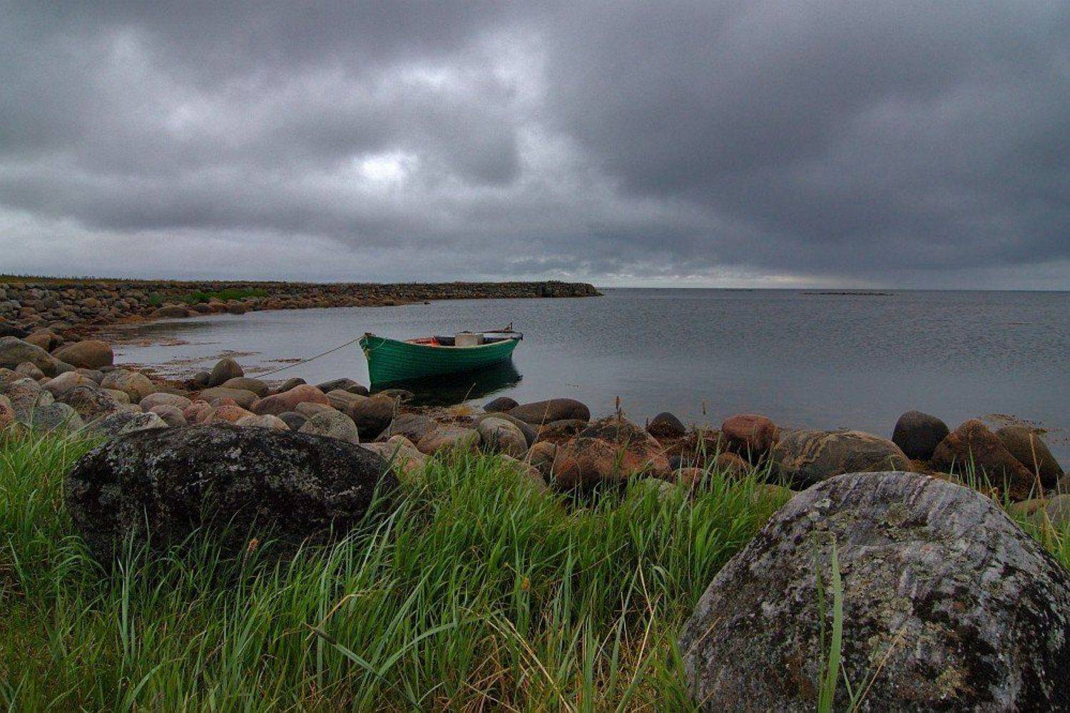 соловецкий архипелаг, о.большая муксалма, муксалминская дамба, бело море, холодно, хмуро, лодочка, Kaiser Sozo