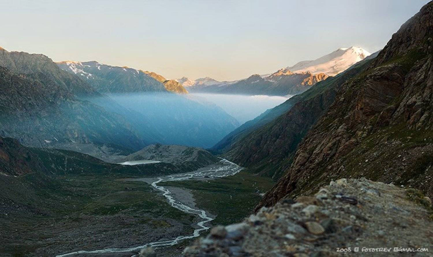 Адыл-Су. Автор: Трев кавка, адыл-су, туман, эльбрус, Трев