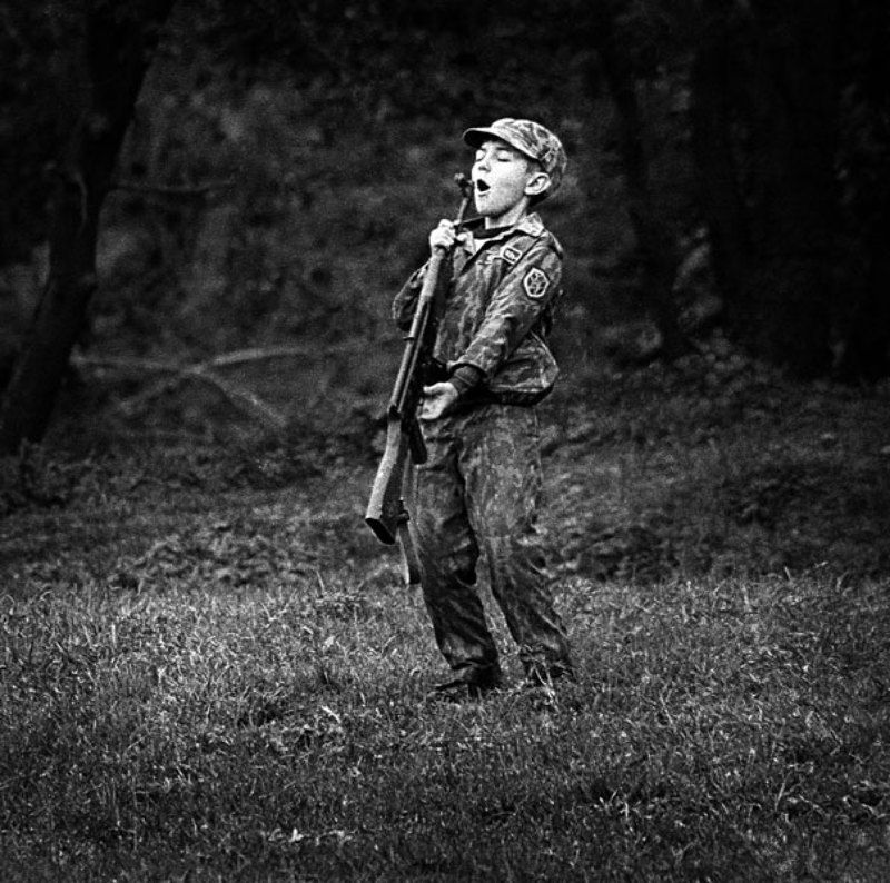 мальчик, автомат ИГРАphoto preview