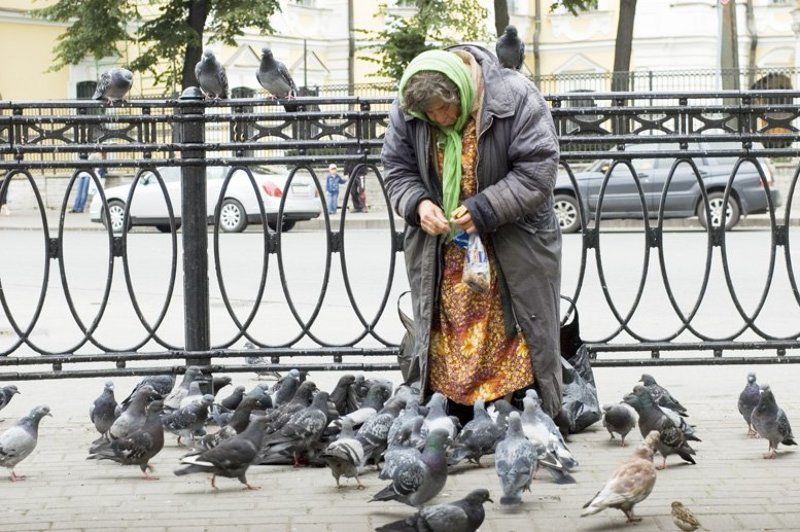 глуби,старушка,жизнь,город Добрая старушкаphoto preview