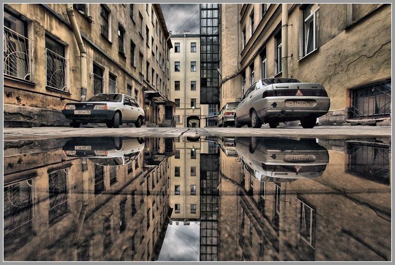 город,двор,машина,лужа,отражение,дом Петербург в зазеркалье...photo preview