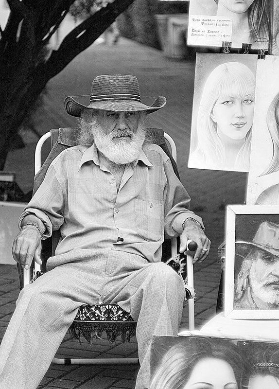 Художник...photo preview