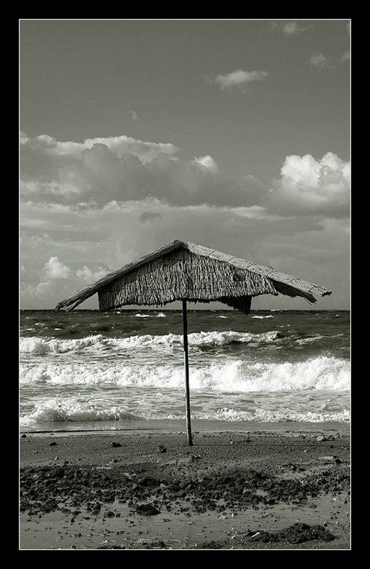 крым, судак, чёрное море, шторм, волна, небо, облака, бамбуковый зонтик В Судаке штормит #2photo preview