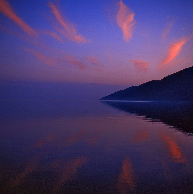 небо, вечер, перьевые облака, байкал, озеро, линия горизонта, водная гладь, лето, атмосферные явления, гора в воду, clouds Закат на Байкалеphoto preview