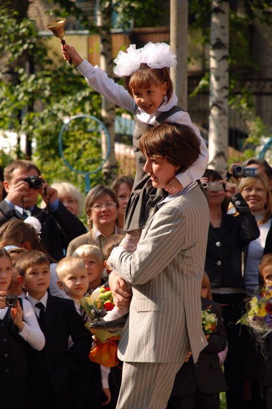 школа, 1 сентября, звонок, дети, девочка В центре вниманияphoto preview