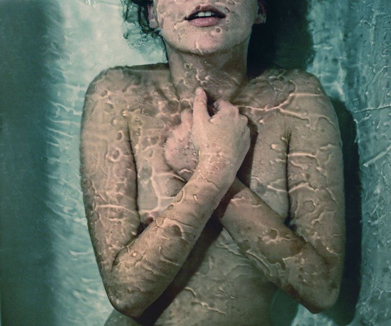 девушка, вода, тело, тонуть Последний вздох или прощальная улыбкаphoto preview