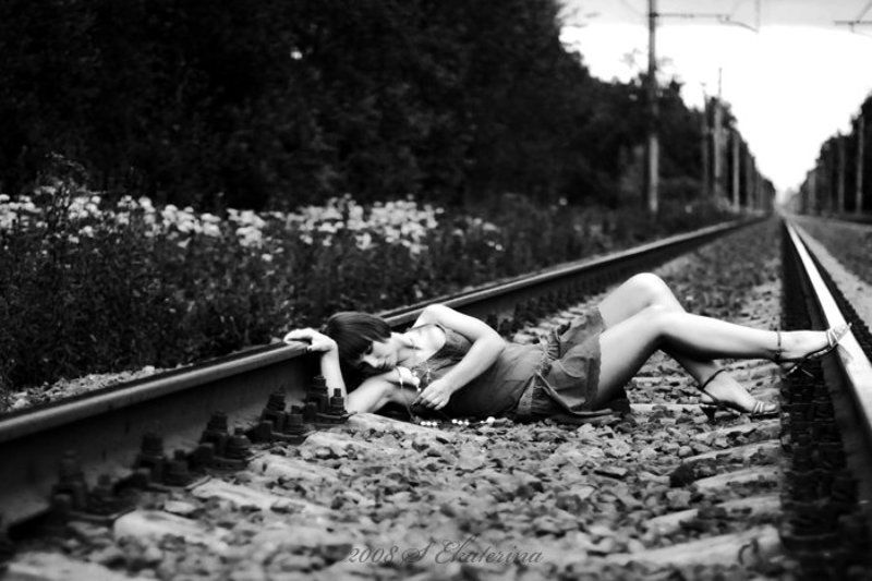 рельсы, девушка, железная дорога, чб photo preview