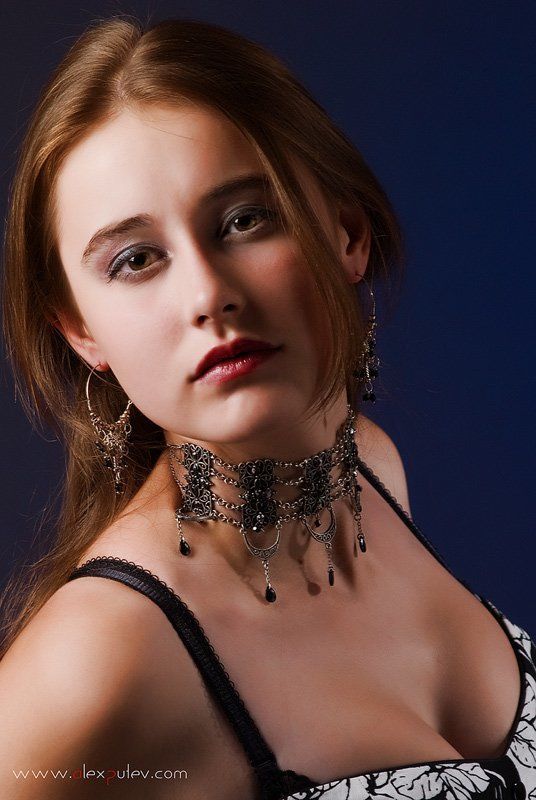 девочка,девушка,взгляд,портрет,студия,портфолио Детский портрет с не детским взглядомphoto preview