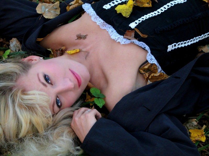 Осень - это кокетка, которая хочет нравится тем, кто по нраву ей самой, и не намерена прилагать усилия, чтобы понравиться намphoto preview