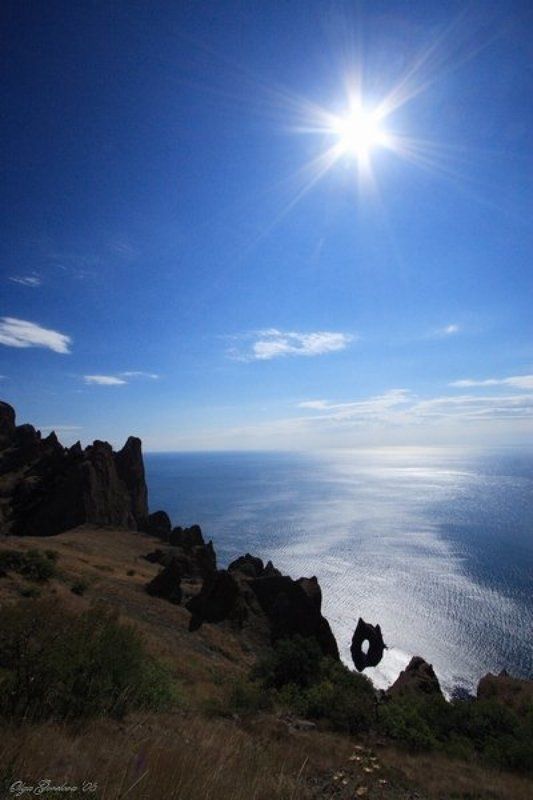 крым кара даг горы море солнце ворота В лучах палящей звезды...photo preview