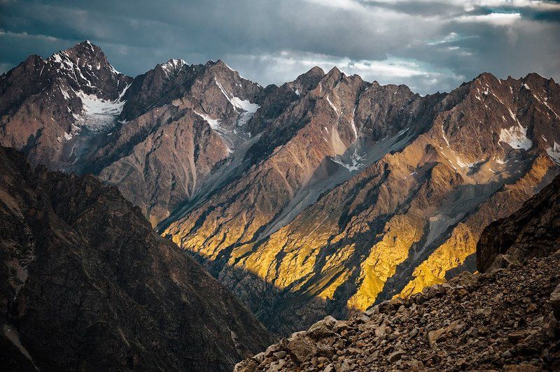 рассвет, горы, кавказ, безенги Рассветные лучи рисуют жёлтымphoto preview