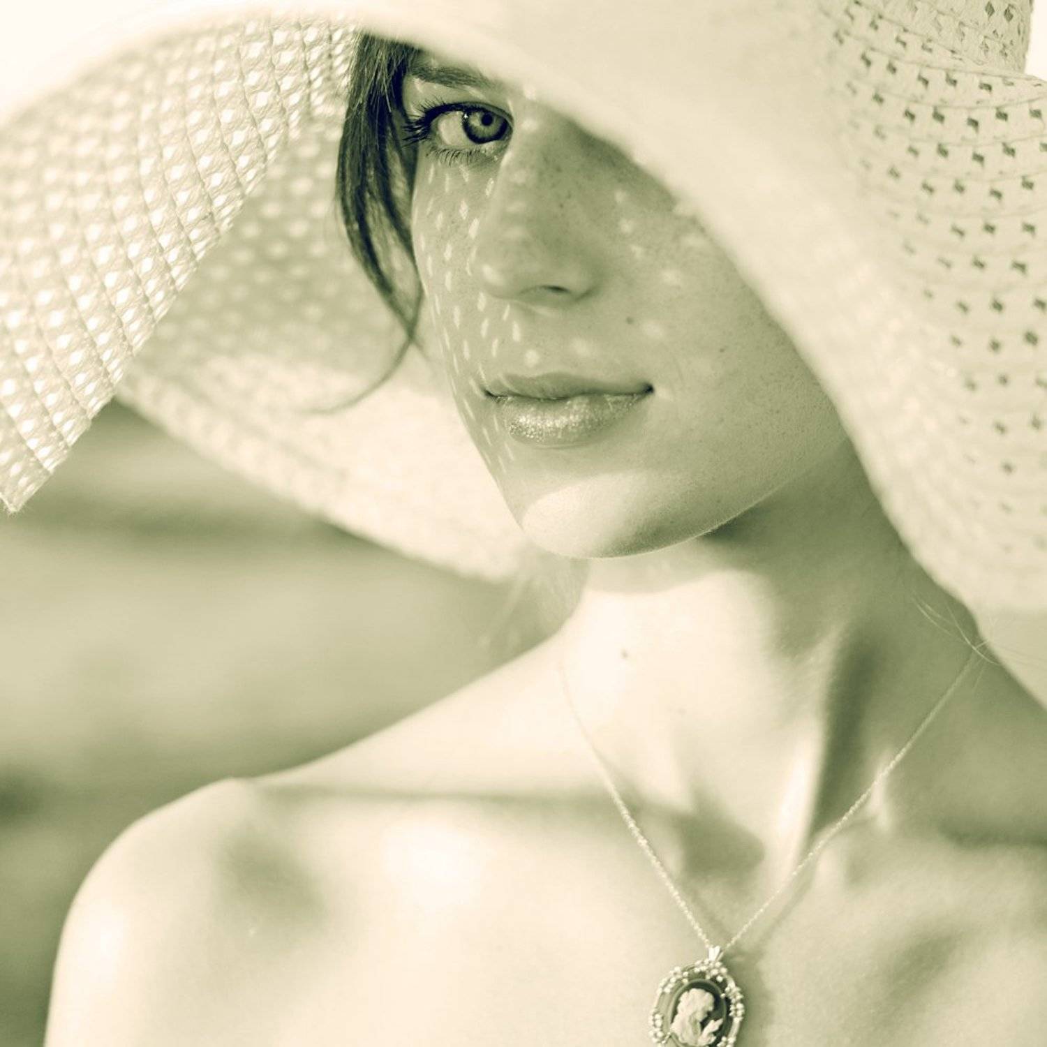 Девушка в шляпе. Автор: Ольга Терехова девушка, шляпа, глаза, ключицы, Ольга Терехова