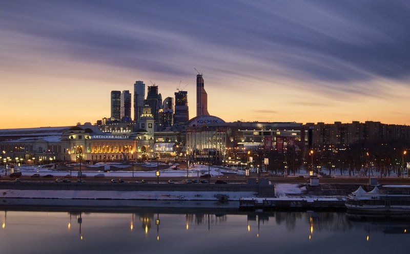 киевский вокзал, москва летели облакаphoto preview