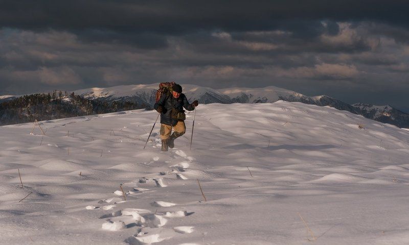 горы, кавказ. март,весна, тхачи, ветер , товарищ ДАВАЙ ДРУЖИЩЕ ! ОСТАЛОСЬ 300 МЕТРОВphoto preview