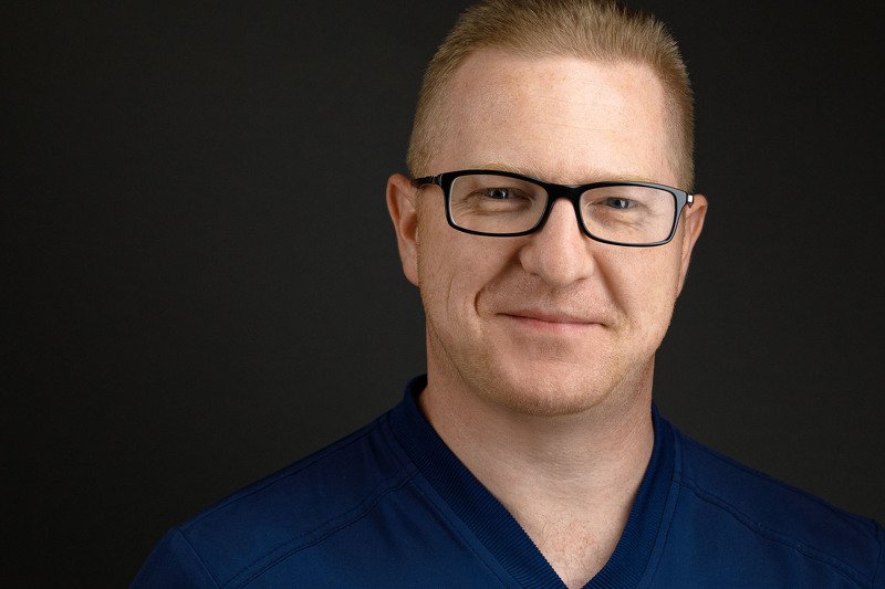 portrait, headshot, studio, close-up, canon, 100mm photo preview