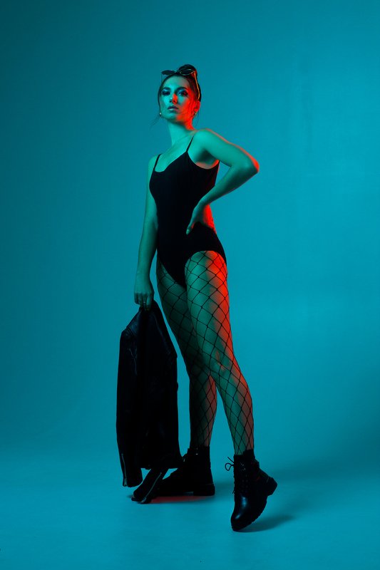 женский портрет, цветной свет, гелевые фильтры, фотосессия в студии, студийная фотосессия Настя фото превью