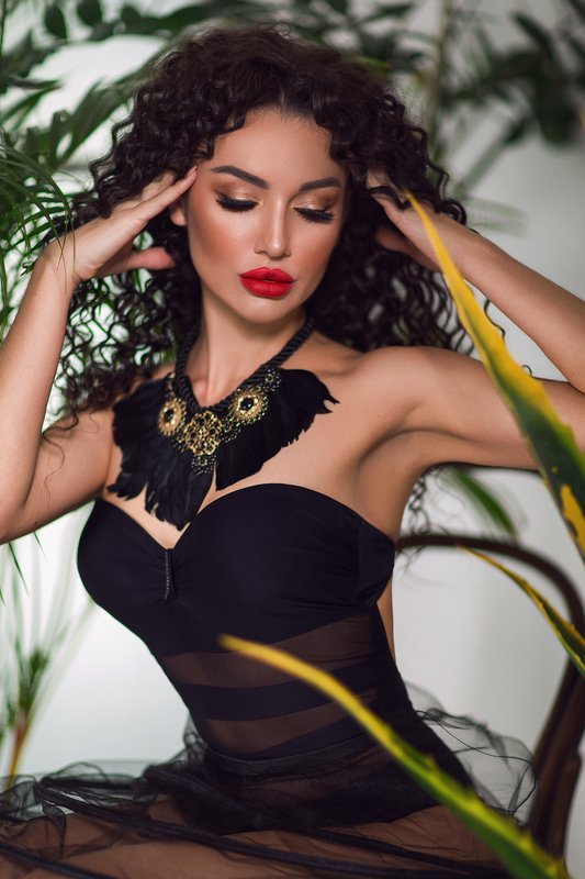 фотосессия, симферополь, крым, королева, девушка, украшения, белье, студия, афролоконы, фотограф в крыму, портрет, фэшн, гламур Королеваphoto preview