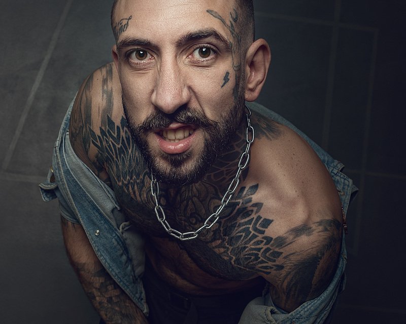 тату, мужчина, портрет, мимика, лицо Русланphoto preview