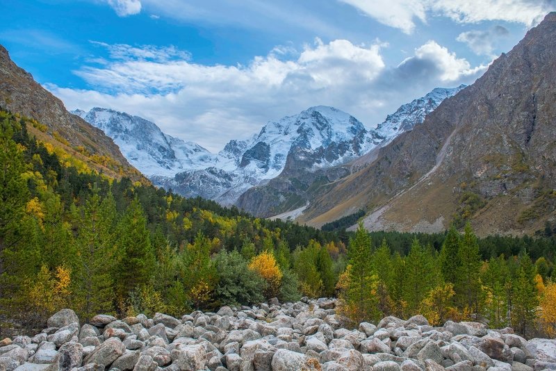 Кабардино-Балкария, Северный Кавказ, осень в горах, ущелье Адыр-су, гора Улу-Тау,  гора Улу-Тауphoto preview