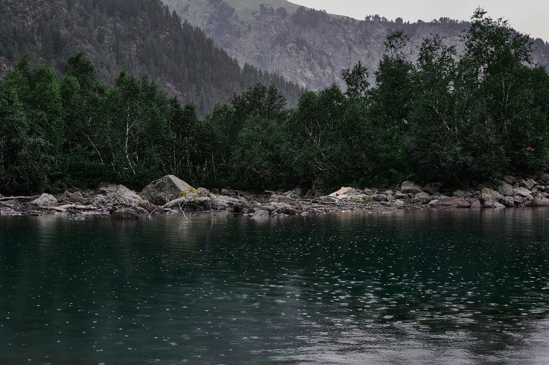 горы, озеро, вода, отражения, пасмурно, тучи, дождь, красота, природа, лето Озеро в горахphoto preview