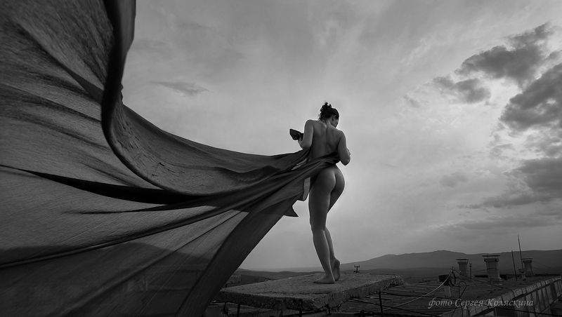 девушка, ветер, ткань, развевать, разговор, обнаженная натура, ню, попа, порыв ветра Разговор с Ветромphoto preview